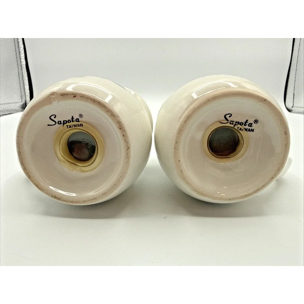 Vintage Sapota Salt‎ & Pepper Shaker Set Ceramic Blue & Burgundy Floral Country